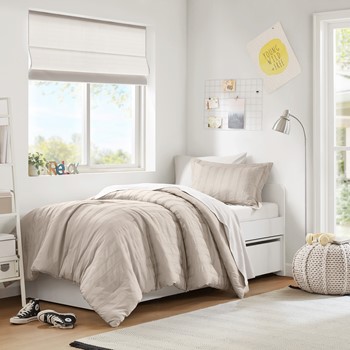 Wholesale Super Listing Logan Striped Reversible Pintuck Pleated Comforter Set