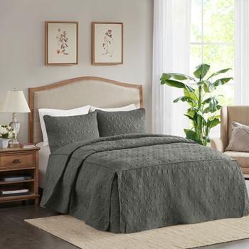 Wholesale Madison Park Quebec 3 Piece Split Corner Pleated Quilted Bedspread