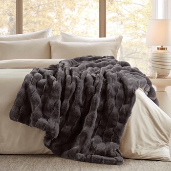 Vivienne Faux Fur Throw