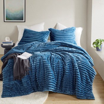 Ombak Fluffy Ribbed Plush Comforter Set