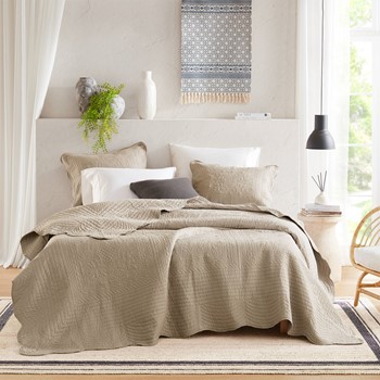 Tuscany 3 Piece Reversible Scalloped Edge Quilt Set