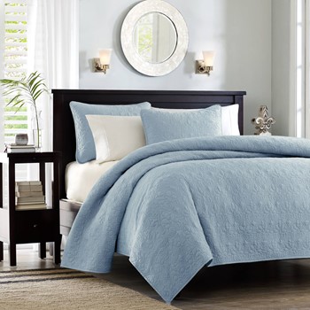Quebec Reversible Quilt Set