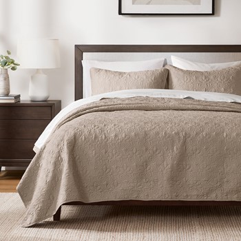 Quebec Reversible Quilt Set