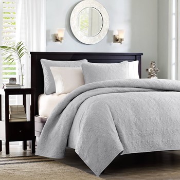 Quebec Reversible Quilt Set