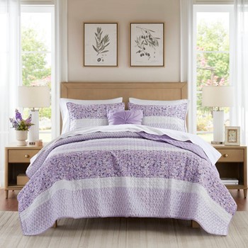 Caralie 4 Piece Seersucker Quilt Set with Throw Pillow