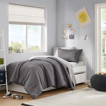 Wholesale Super Listing Logan Striped Reversible Pintuck Pleated Comforter Set