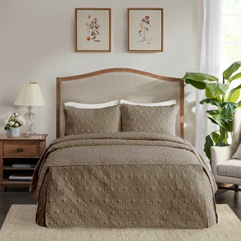Wholesale Madison Park Quebec 3 Piece Split Corner Pleated Quilted Bedspread