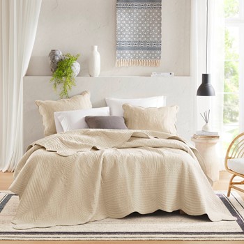 Tuscany 3 Piece Reversible Scalloped Edge Quilt Set