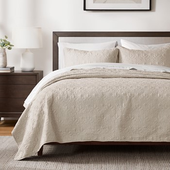Quebec Reversible Quilt Set