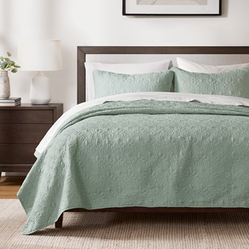 Quebec Reversible Quilt Set