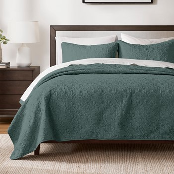 Wholesale Madison Park Quebec Reversible Quilt Set