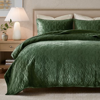 Harper 3 Piece Velvet Quilt Set