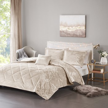 Wholesale Intelligent Design Felicia Velvet Comforter Set with Throw Pillow