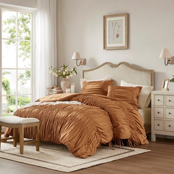 Mia Comforter Set