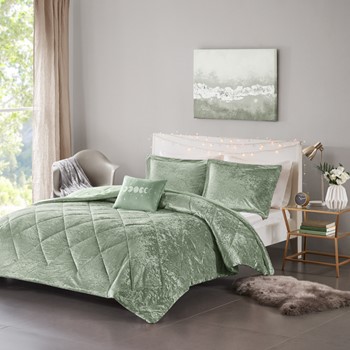 Wholesale Intelligent Design Felicia Velvet Comforter Set with Throw Pillow