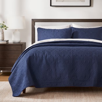 Quebec Reversible Quilt Set