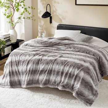 Zuri Faux Fur Blanket