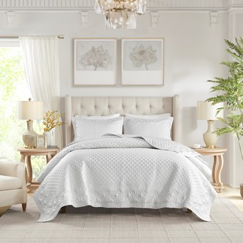 Versailles 3 Piece Quilt Set