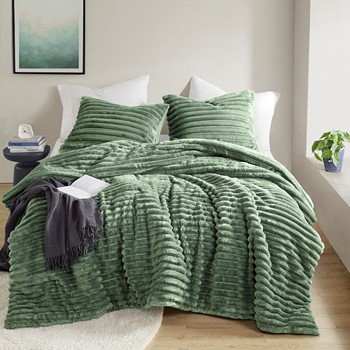 Ombak Fluffy Ribbed Plush Comforter Set