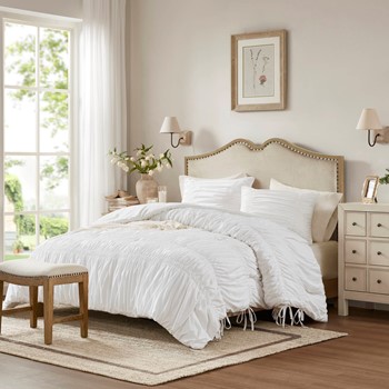Mia Comforter Set