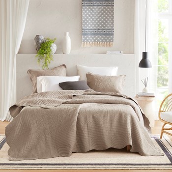 Tuscany 3 Piece Reversible Scalloped Edge Quilt Set