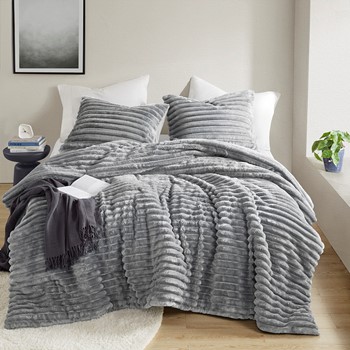 Ombak Fluffy Ribbed Plush Comforter Set